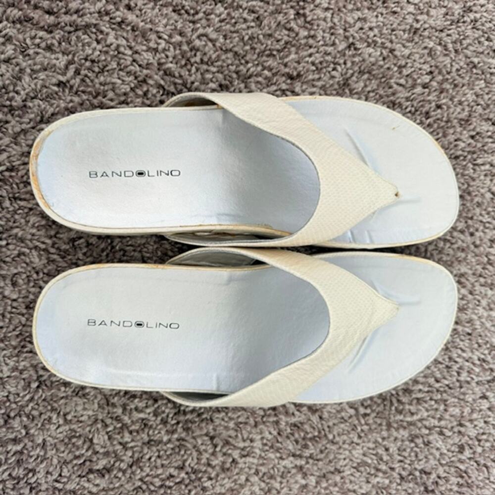 Bandolino Women's Sandals 8.5B Cream Thongs Flip Flops Reptile Print Casual - Picture 3 of 11